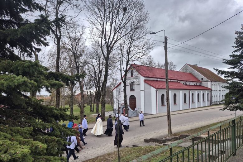 07.04.2026 - Msza św. za zmarłych i procesja