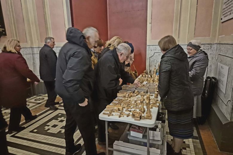 15.03.2026 - dewocjonalia z drzewa oliwnego wsparciem dla chrześcijan