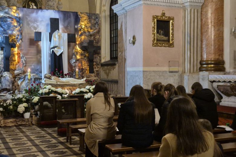 Kwiecień 2026 - Adoracja w czasie Triduum Paschalnego